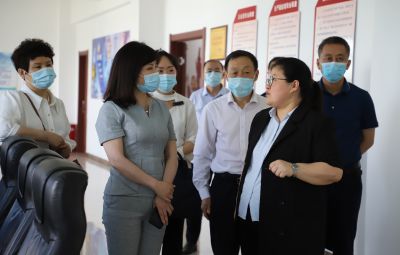 市政协副主席，市工商联主席唐世云莅临bv1946伟德官网开展石墨烯新材料专题调研座谈